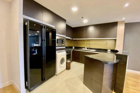 Condominio de 2 dormitorios en Sathon, Bangkok, Tailandia № 123944 - foto 16