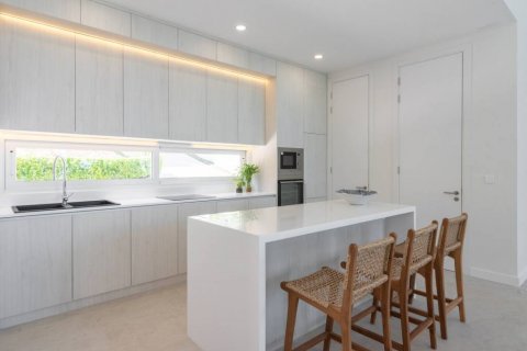 Chalet de 3 dormitorios en Surat Thani, Tailandia № 125876 - foto 9