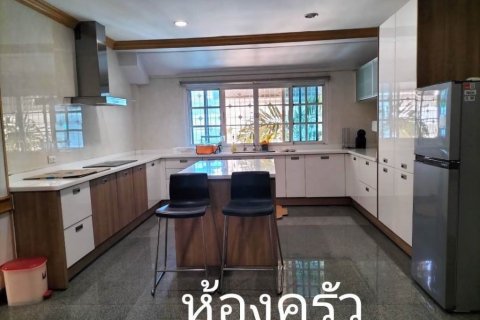 Casa de 4 dormitorios en Bangkok, Tailandia № 79498 - foto 9