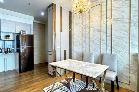 Condominio de 2 dormitorios en Khlong Toei, Bangkok, Tailandia № 126684 - foto 2