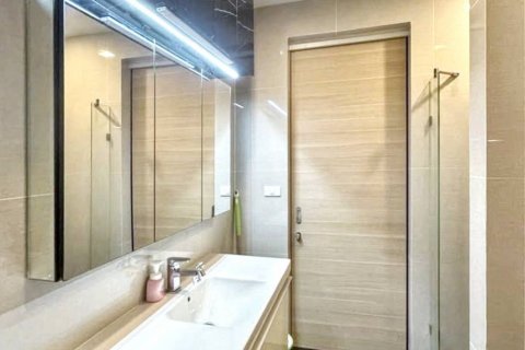 Condominio de 2 dormitorios en Khlong Toei, Bangkok, Tailandia № 126684 - foto 7