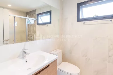 Casa de 4 dormitorios en Phuket, Tailandia № 131671 - foto 11