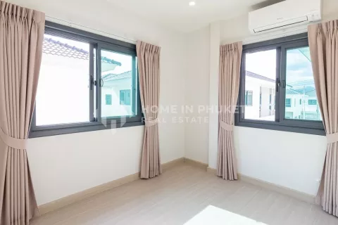 Casa de 4 dormitorios en Phuket, Tailandia № 131670 - foto 26