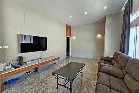 Casa de 3 dormitorios en Pattaya, Tailandia № 107997 - foto 9