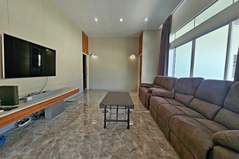 Casa de 3 dormitorios en Pattaya, Tailandia № 107997 - foto 8