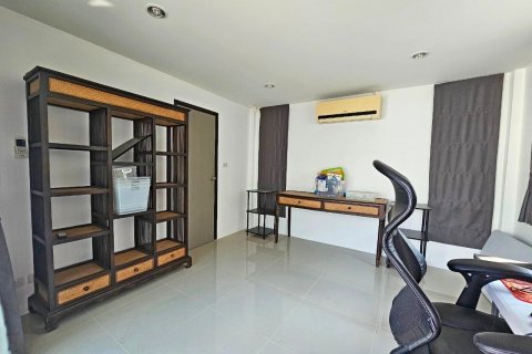 Casa de 3 dormitorios en Pattaya, Tailandia № 107997 - foto 29