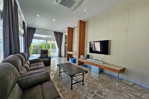 Casa de 3 dormitorios en Pattaya, Tailandia № 107997 - foto 7