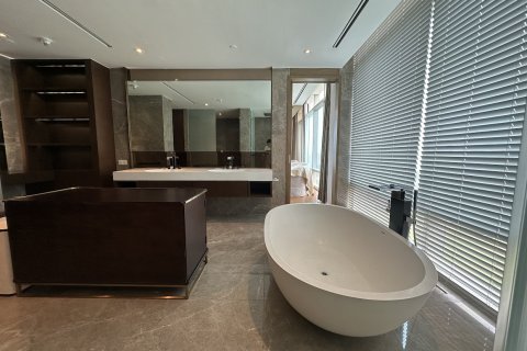 Condominio de 3 dormitorios en Bangkok, Tailandia № 142989 - foto 22