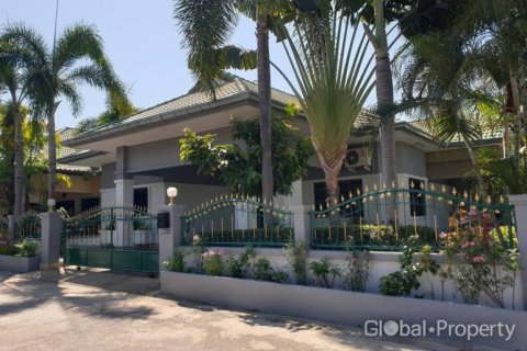 Casa de 3 dormitorios en Pattaya, Tailandia № 100780