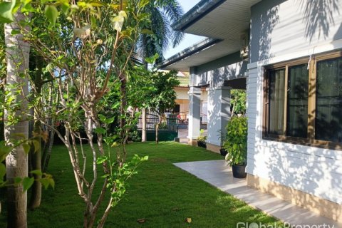 Casa de 3 dormitorios en Pattaya, Tailandia № 100780 - foto 21