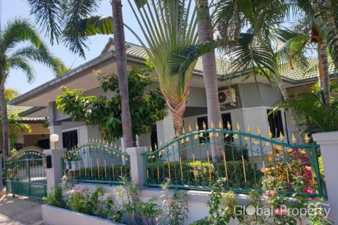 Casa de 3 dormitorios en Pattaya, Tailandia № 100780 - foto 2