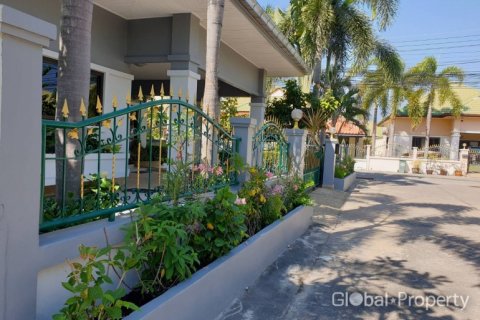 Casa de 3 dormitorios en Pattaya, Tailandia № 100780 - foto 4