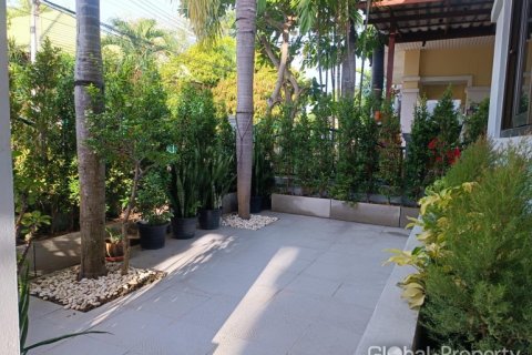 Casa de 3 dormitorios en Pattaya, Tailandia № 100780 - foto 20