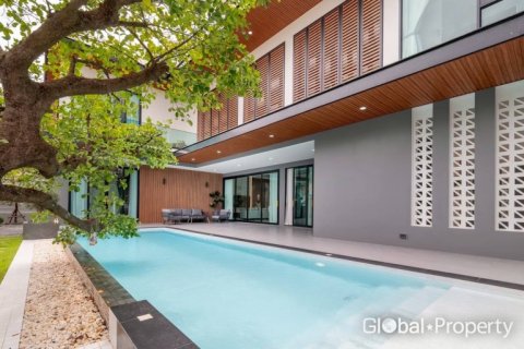 Casa de 5 dormitorios en Pattaya, Tailandia № 100779 - foto 9