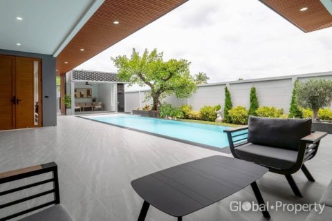 Casa de 5 dormitorios en Pattaya, Tailandia № 100779 - foto 17