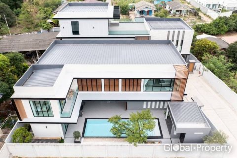 Casa de 5 dormitorios en Pattaya, Tailandia № 100779
