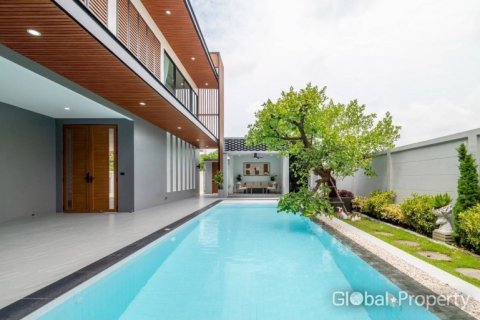 Casa de 5 dormitorios en Pattaya, Tailandia № 100779 - foto 18