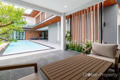 Casa de 5 dormitorios en Pattaya, Tailandia № 100779 - foto 8