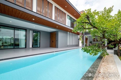 Casa de 5 dormitorios en Pattaya, Tailandia № 100779 - foto 22