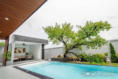 Casa de 5 dormitorios en Pattaya, Tailandia № 100779 - foto 12