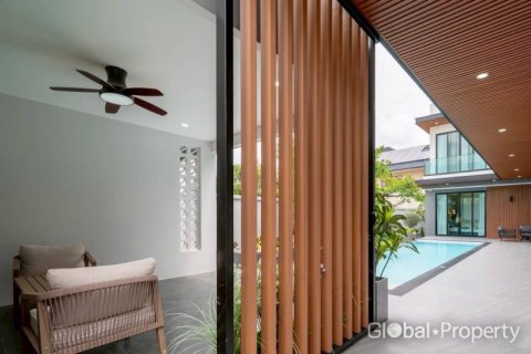 Casa de 5 dormitorios en Pattaya, Tailandia № 100779 - foto 7