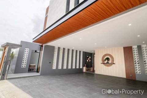 Casa de 5 dormitorios en Pattaya, Tailandia № 100779 - foto 6