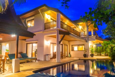 Chalet de 4 dormitorios en Surat Thani, Tailandia № 132757