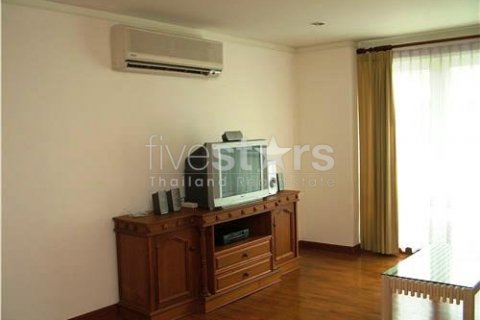 Condo in Bangkok, Thailand, 3 bedrooms  № 130145