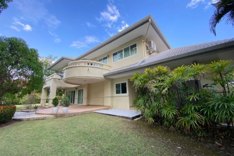 Casa de 3 dormitorios en Chiang Mai, Tailandia № 104384