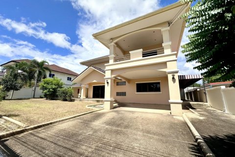 Casa de 5 dormitorios en Pattaya, Tailandia № 130214 - foto 3