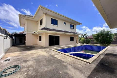 Casa de 5 dormitorios en Pattaya, Tailandia № 130214 - foto 10