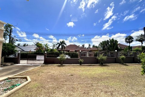 Casa de 5 dormitorios en Pattaya, Tailandia № 130214 - foto 12