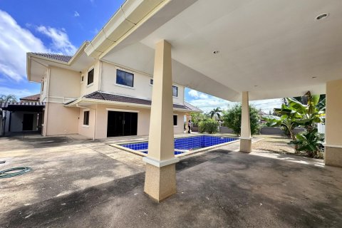 Casa de 5 dormitorios en Pattaya, Tailandia № 130214 - foto 11