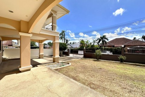 Casa de 5 dormitorios en Pattaya, Tailandia № 130214 - foto 4