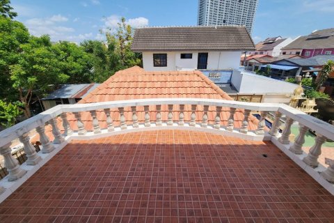 Casa de 4 dormitorios en Pattaya, Tailandia № 130216 - foto 18