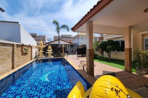 Casa de 4 dormitorios en Pattaya, Tailandia № 130216 - foto 5