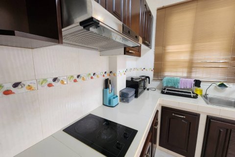 Casa de 4 dormitorios en Pattaya, Tailandia № 130216 - foto 10