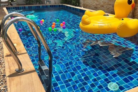 Casa de 4 dormitorios en Pattaya, Tailandia № 130216 - foto 3