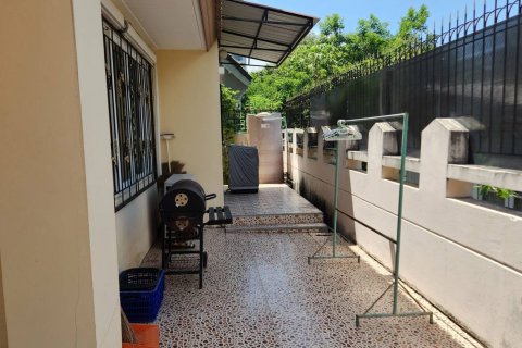 Casa de 4 dormitorios en Pattaya, Tailandia № 130216 - foto 9