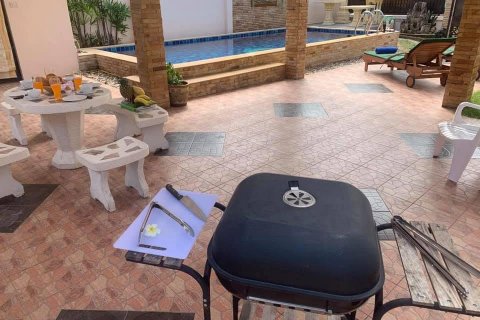 Casa de 4 dormitorios en Pattaya, Tailandia № 130216 - foto 7