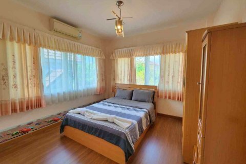 Casa de 4 dormitorios en Pattaya, Tailandia № 130216 - foto 16