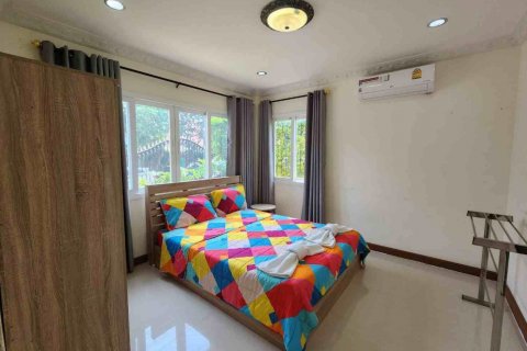 Casa de 4 dormitorios en Pattaya, Tailandia № 130216 - foto 15