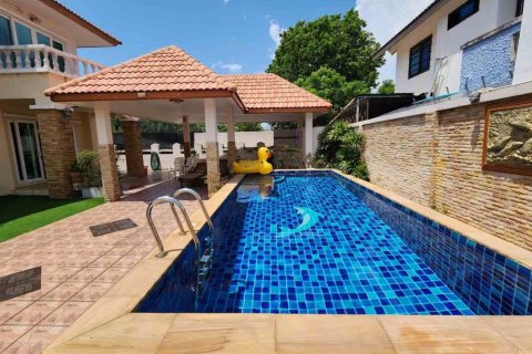Casa de 4 dormitorios en Pattaya, Tailandia № 130216 - foto 4