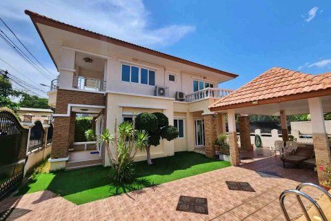 Casa de 4 dormitorios en Pattaya, Tailandia № 130216