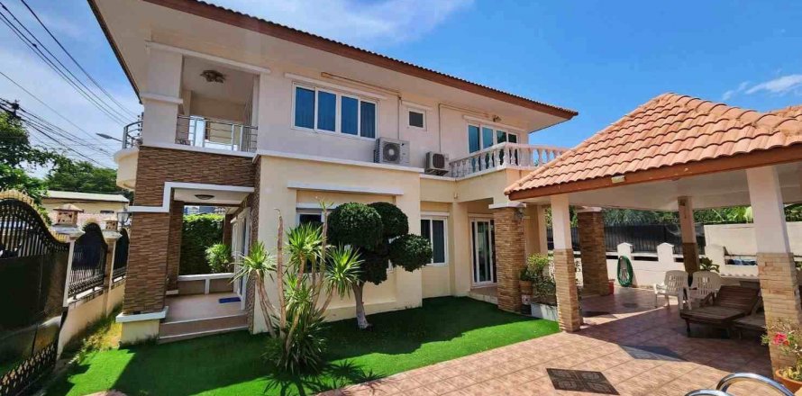 Casa de 4 dormitorios en Pattaya, Tailandia № 130216