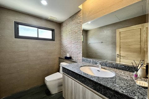 Casa de 3 dormitorios en Bang Lamung, Tailandia № 130213 - foto 12
