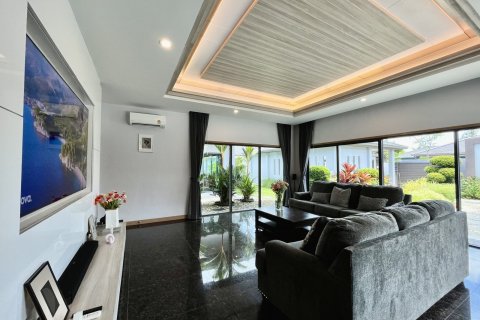 Casa de 3 dormitorios en Bang Lamung, Tailandia № 130213 - foto 18