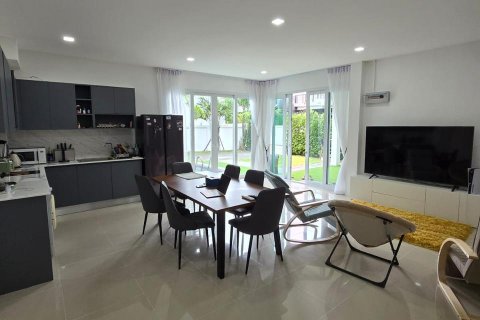 Haus in Chon Buri, Thailand 3 Schlafzimmer № 130217 - Foto 7