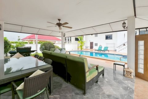Chalet de 3 dormitorios en Cha-am, Tailandia № 132732 - foto 10
