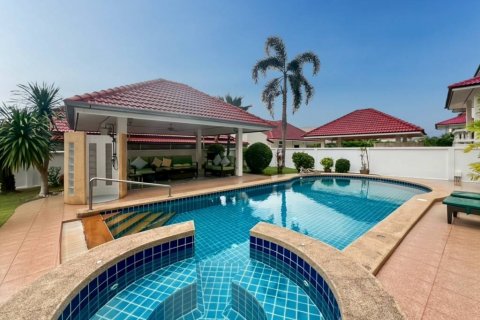 Chalet de 3 dormitorios en Cha-am, Tailandia № 132732 - foto 2